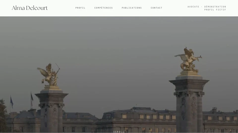 Héros du site Cabinet pénal : panorama parisien et navigation typographique sur fond ivoire
